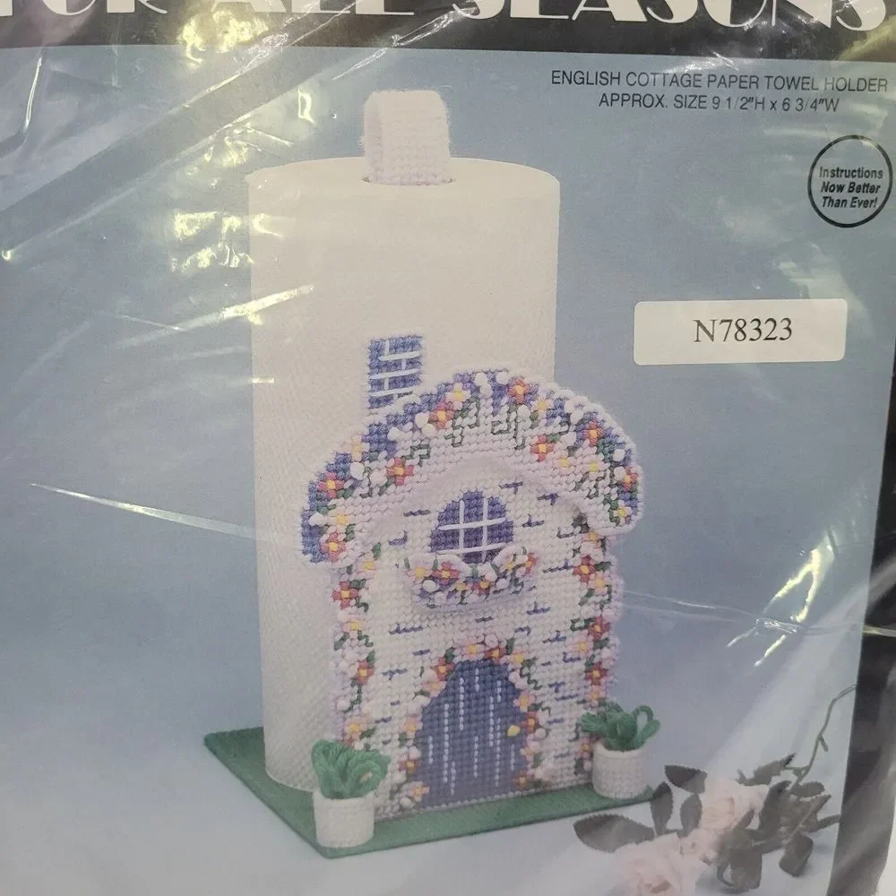 NEW NEEDLECRAFT ALA MODE Plastic Canvas Kit - English Cottage Paper Towel Holder